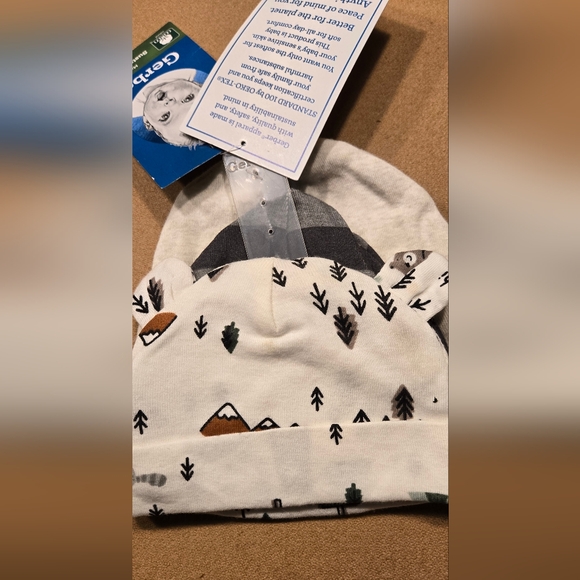 NWT Gerber newborn baby hats - Picture 2 of 4